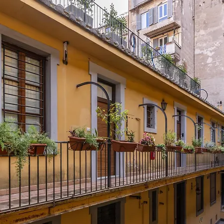 Domus Piazza Farnese 公寓