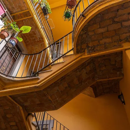 Domus Piazza Farnese Apartment *