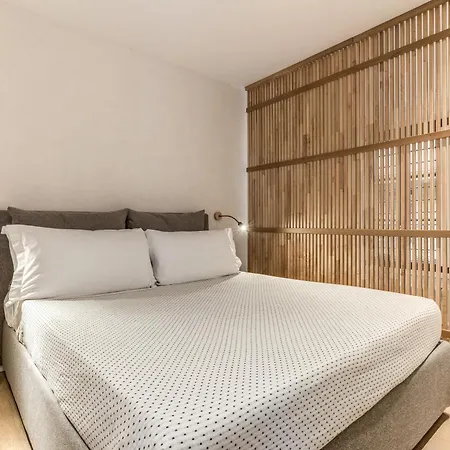 Domus Piazza Farnese Apartment